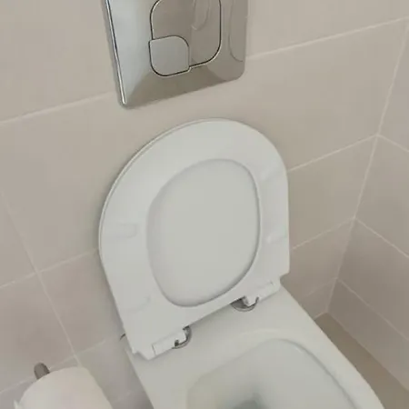 In Yialassi Lejlighed *