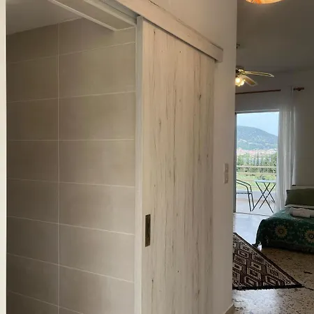 In Yialassi Lejlighed *